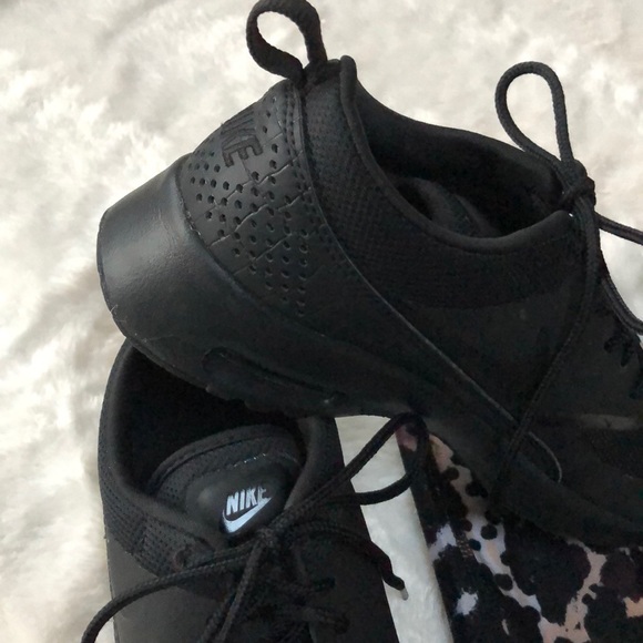 nike air max thea triple black